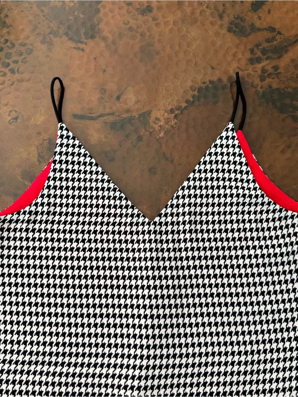 Express Cami Top Womens XS Black White Houndstooth Excellent Red Lining V-Neck - Picture 2 of 9